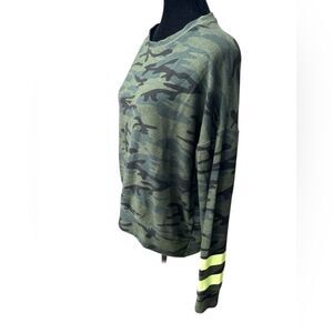 Sundry Olive Camouflage Top with Neon Accent Size 1 Small Camo